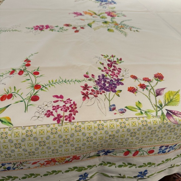 Zara Home White cotton Tablecloth with decorative floral print. - Picture 8 of 8